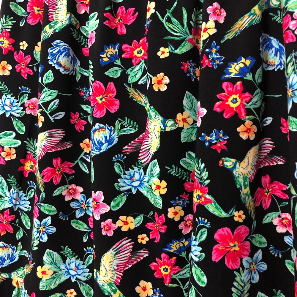 Beautiful Bright Flowers Hawaii’s Print Skirt - Picture 3 of 4